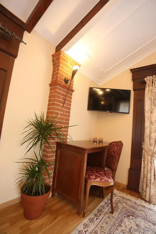 Vila Dante Boutique Hotel Tushemisht 0*,  Albania